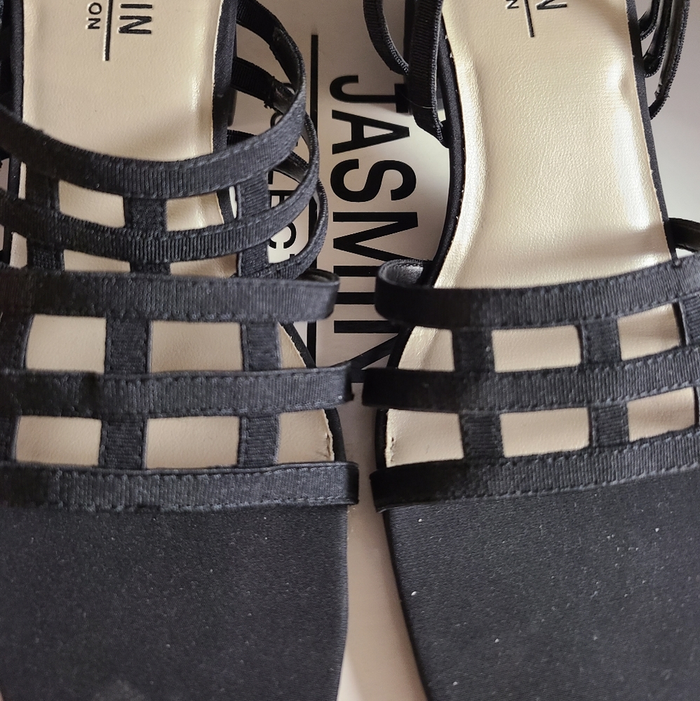 Jasmin Collection Flats  8M (A13)